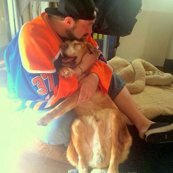 Kevin Smith Shares Tribute to Dog He Lovingly Cradled Before Death