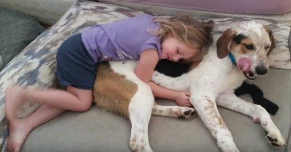 Deaf Child Communicates with Dog using Sign Language