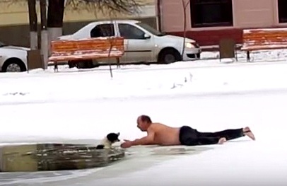 russian-man-saves-biting-dog-from-drowning-in-icy-pond2